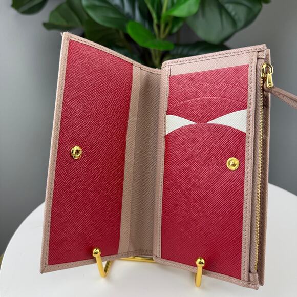 B135💎✨Authentic Prada Beige Saffiano Leather Wallet - Picture 5 of 8